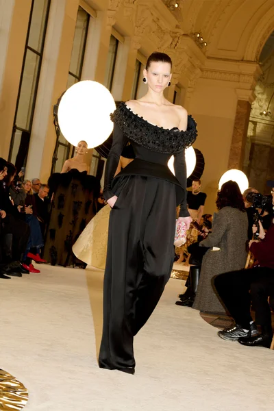 Look 15